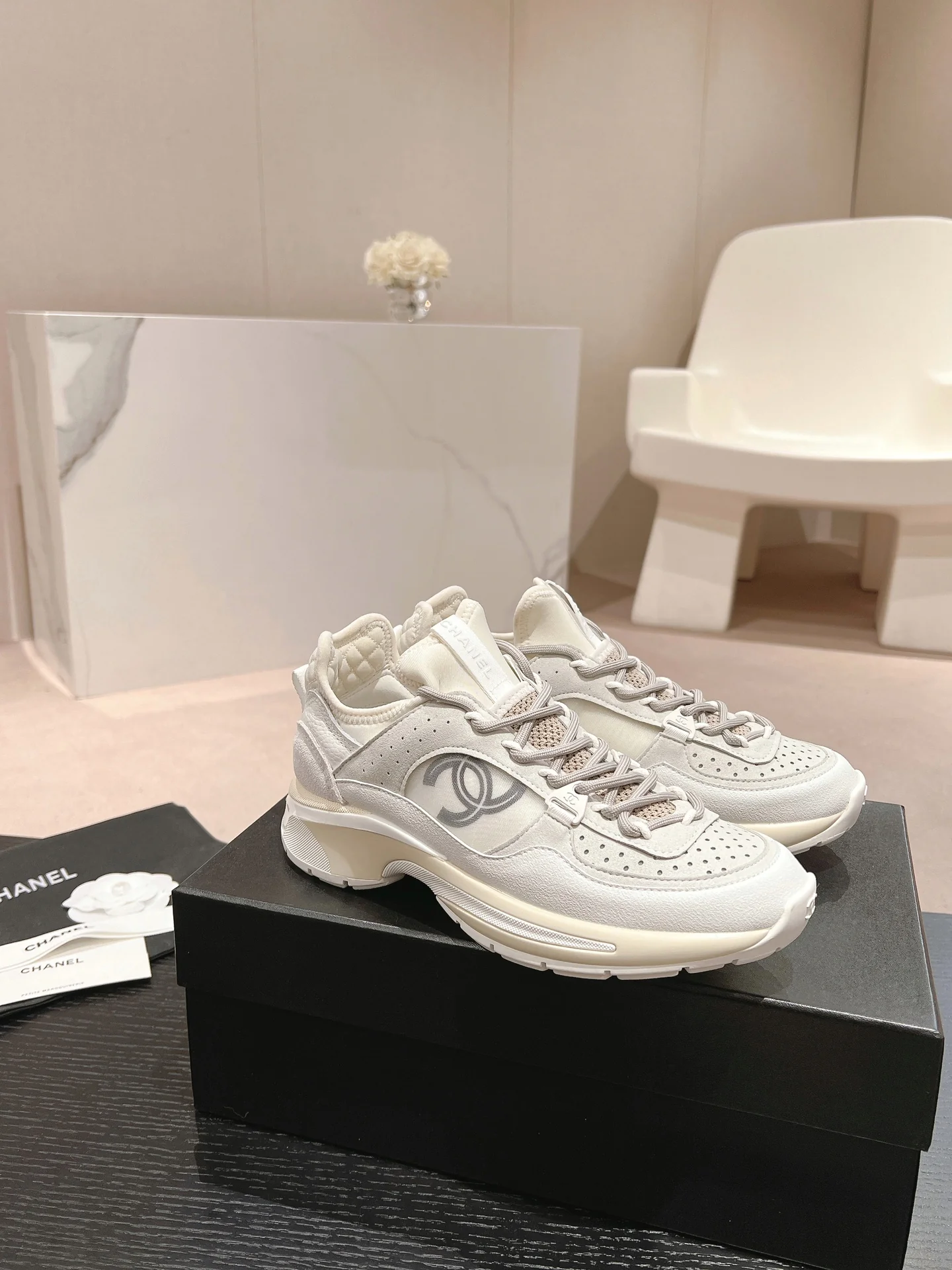 Повседневные туфли Chanel 2024 - белые