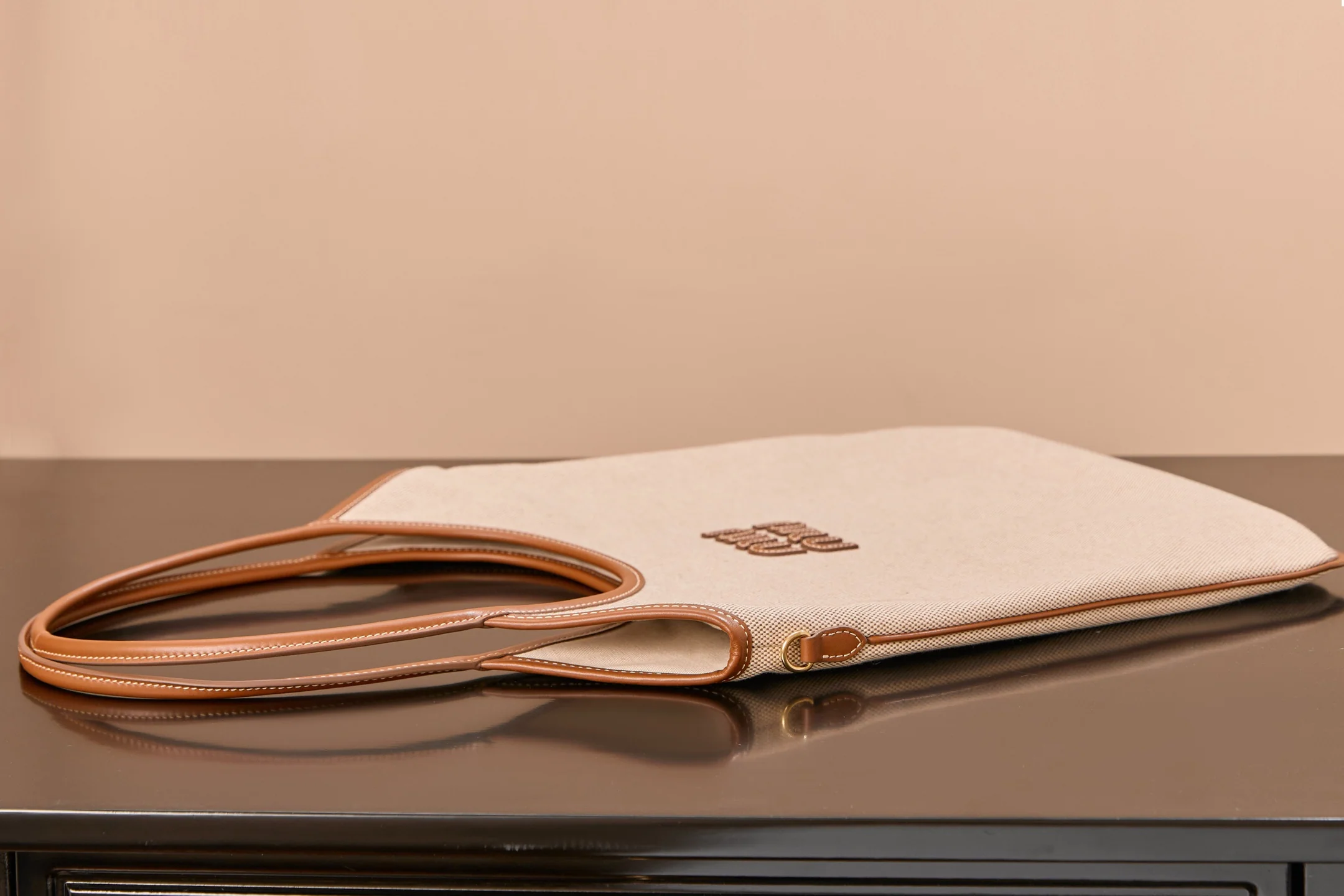 Сумка-шоппер Miu Miu-5bq231m980-??? Большая, из белого холста.