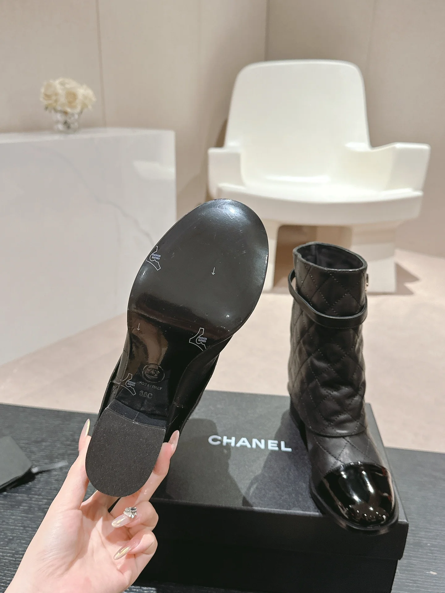 Ботинки Chanel 2024 до середины икры - черные