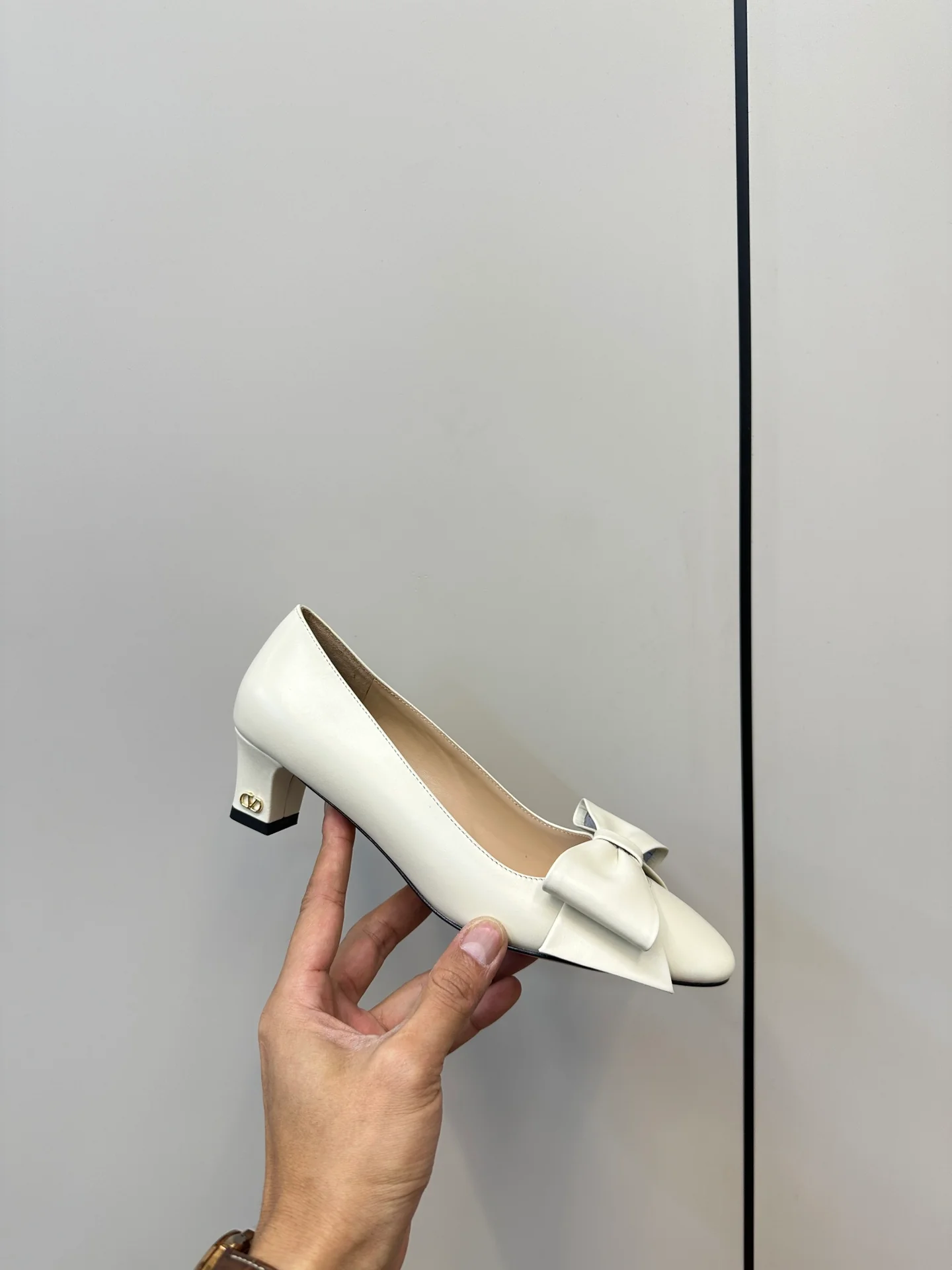 Туфли-бабочки Valentino 2024 - белые