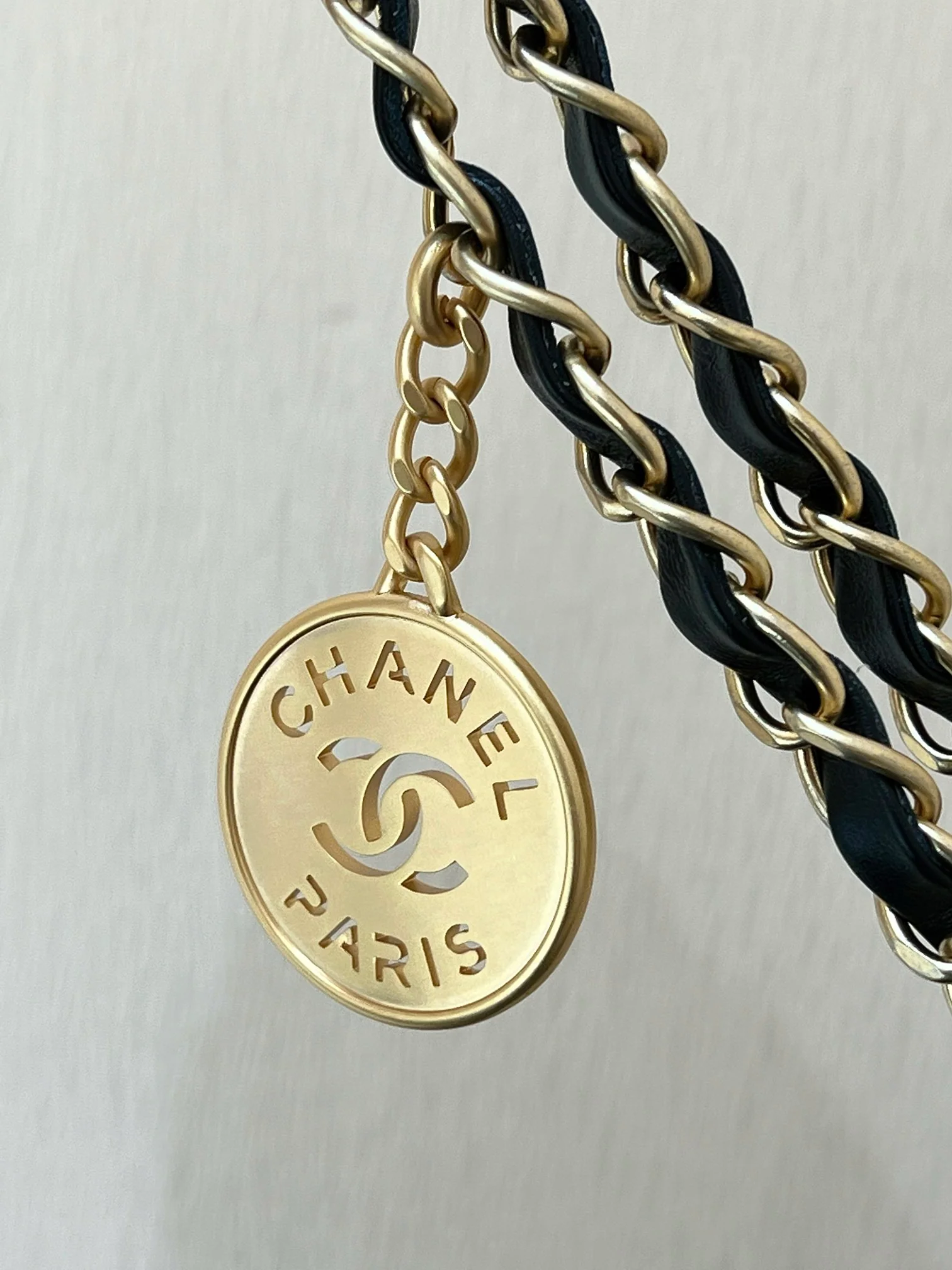 Круизная коллекция Chanel 2023 - сумка 22bag - Маленькая - Черная