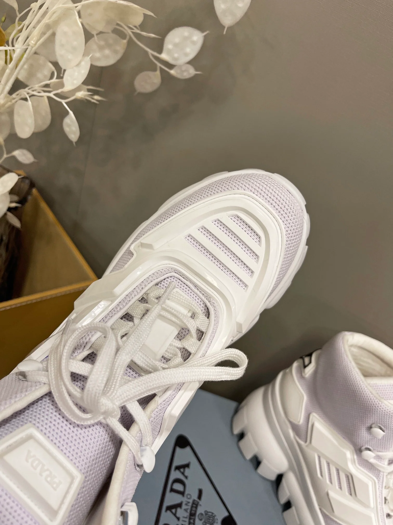 Новинка сезона весна/лето 2022 от Prada - высокие повседневные сапоги на платформе.