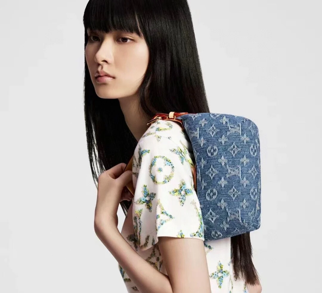 m82949-LV-hills-pochette джинсы-сумки подмышками