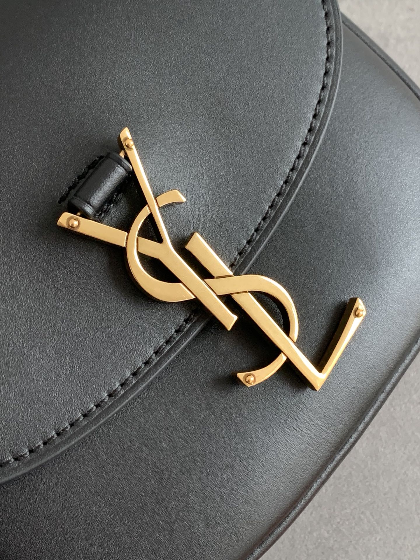 Летняя коллекция YSL 2020 - Сумка-седло Kaia - Черная - 18 см