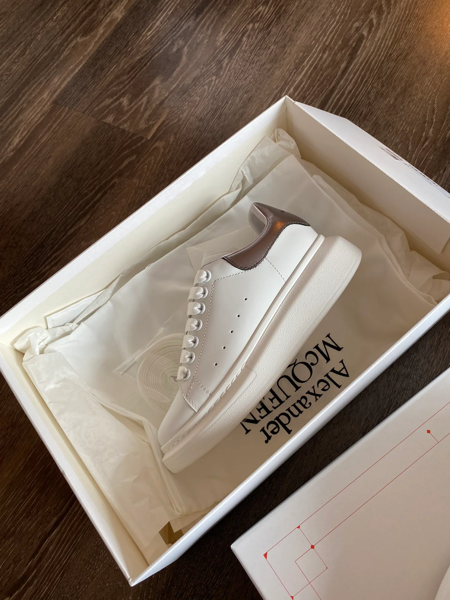 Классические белые кроссовки McQueen - бронзовые - серые