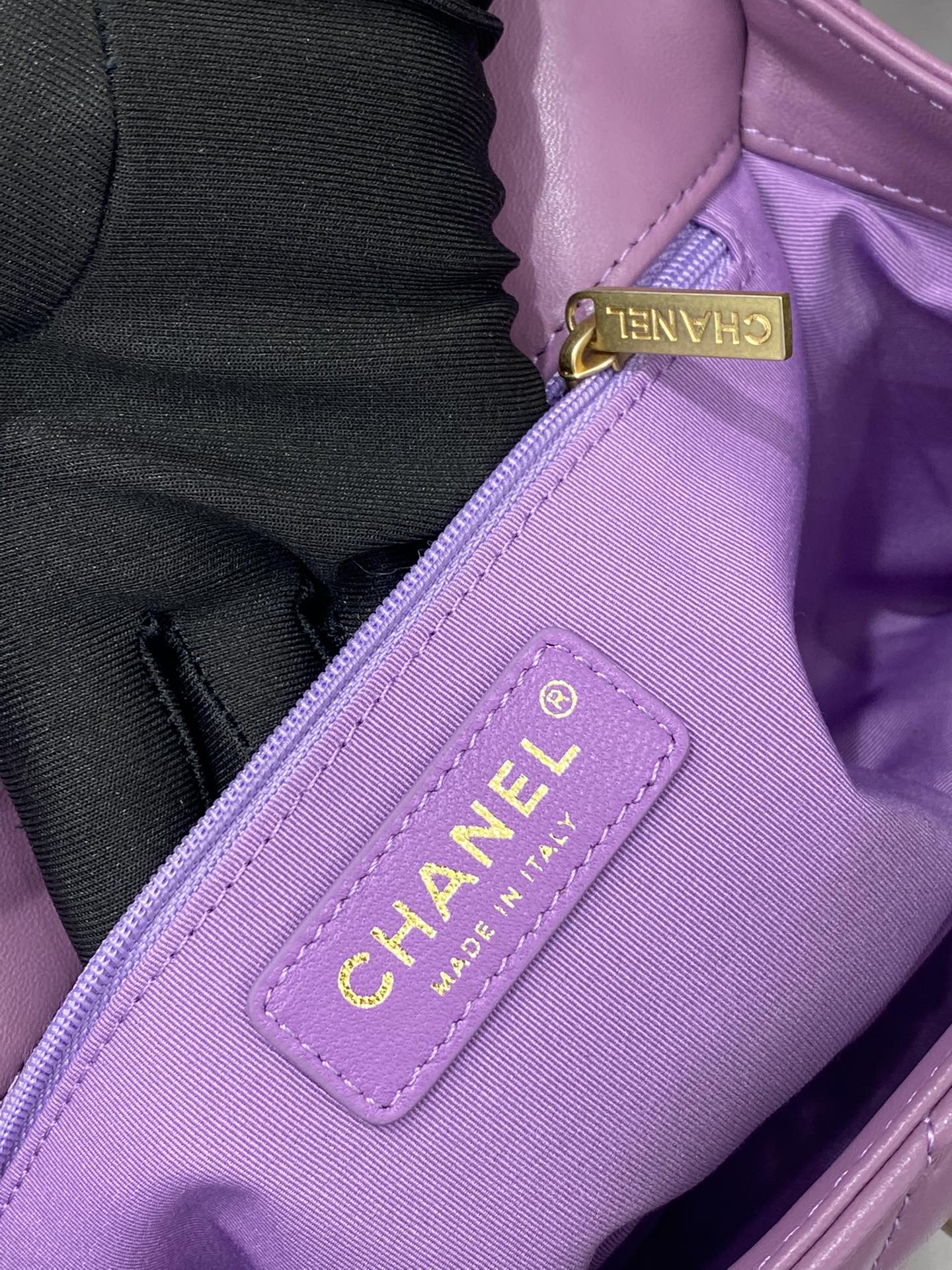 Классическая коллекция Chanel CF - Новинка сезона осень/зима 2020 - Кожа ягненка с золотой пряжкой - Фиолетовый