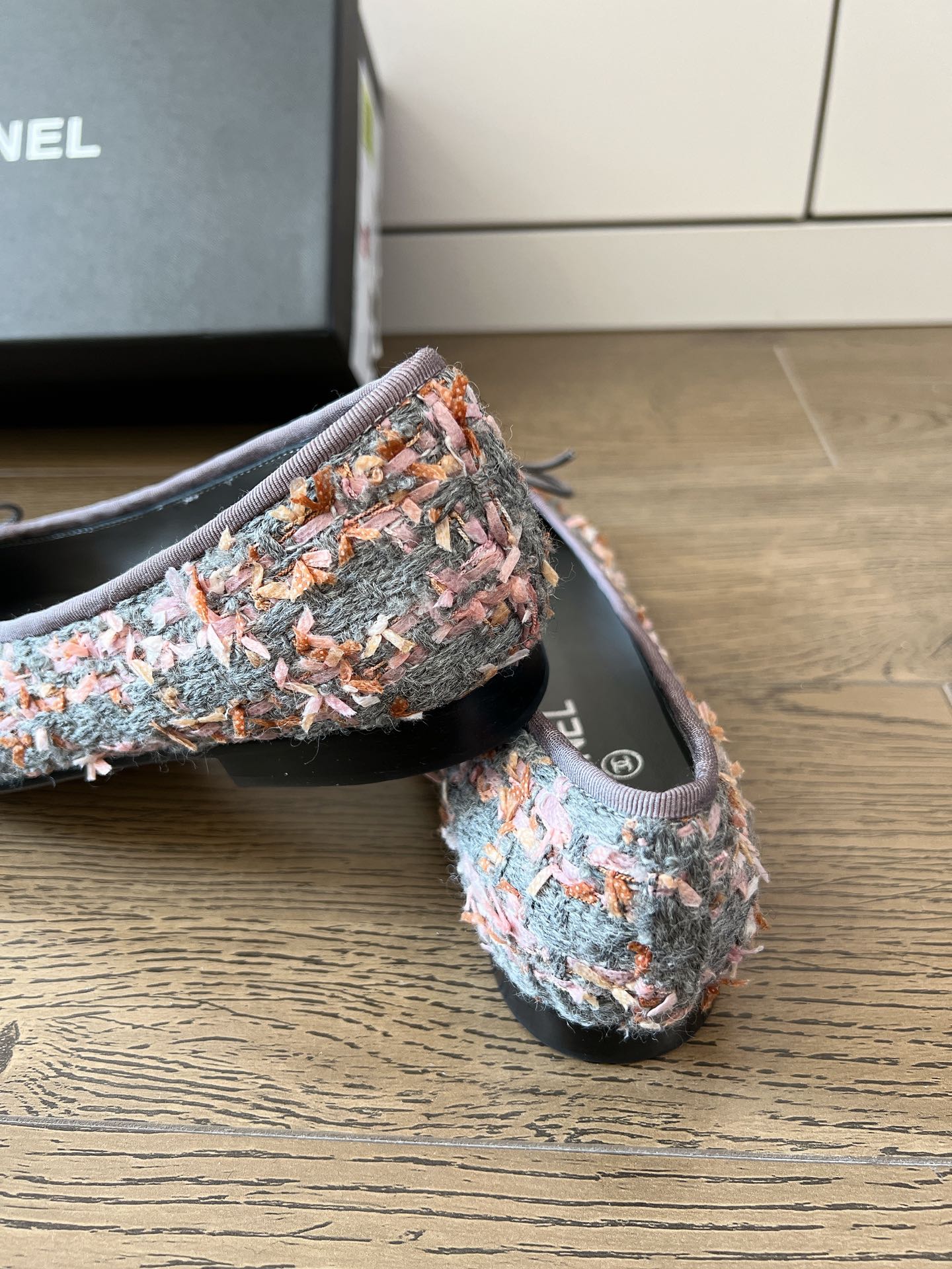 Новинка 2023 года от Chanel - Классические балетки - Серые