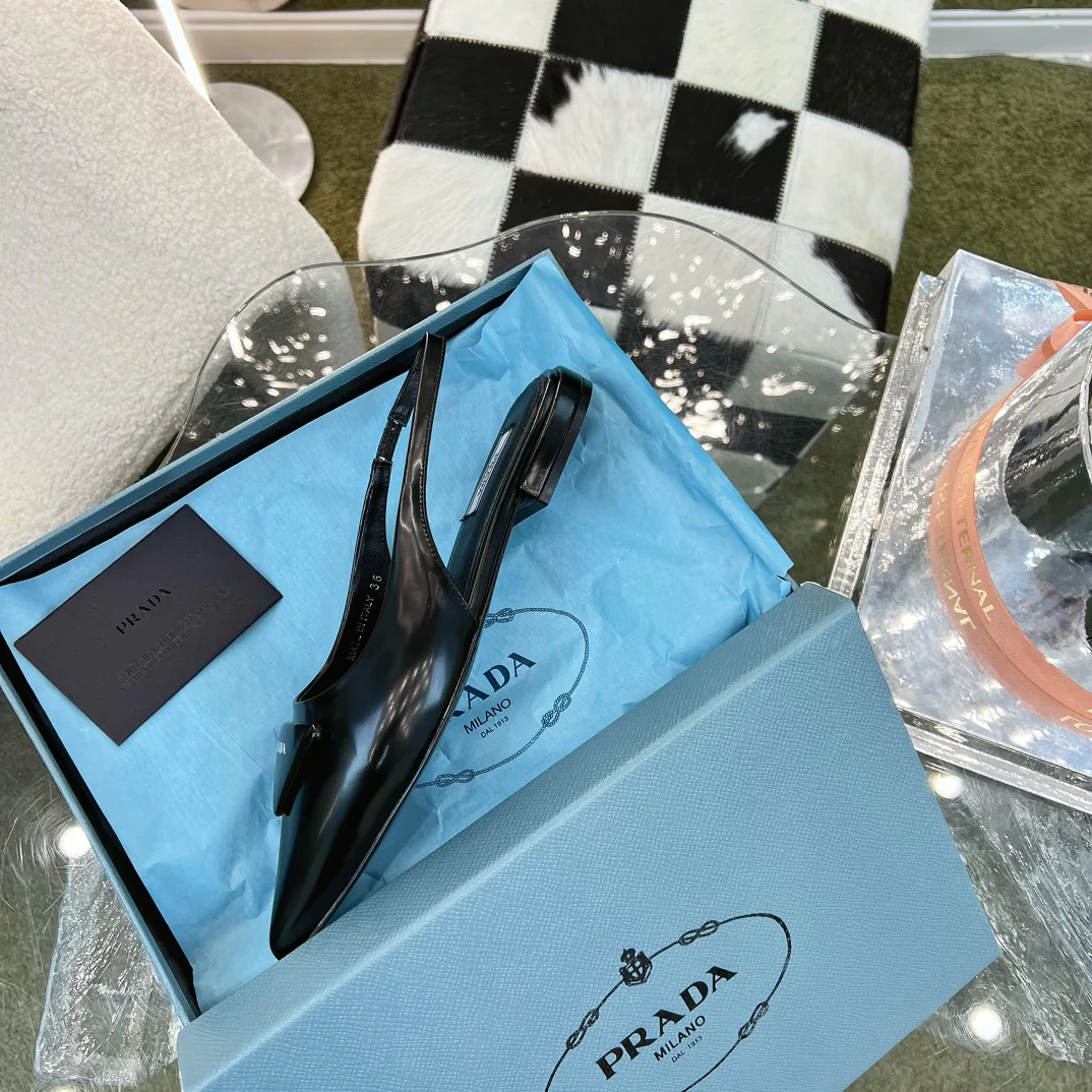 Prada Весна/Лето 2023 - Мюли с острым носком - Черные