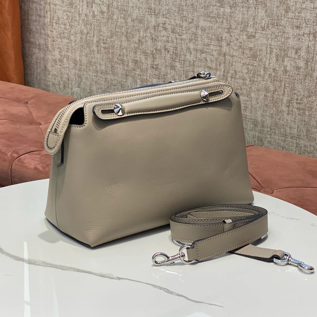 Сумка Fendi by the Way Boston — серая.