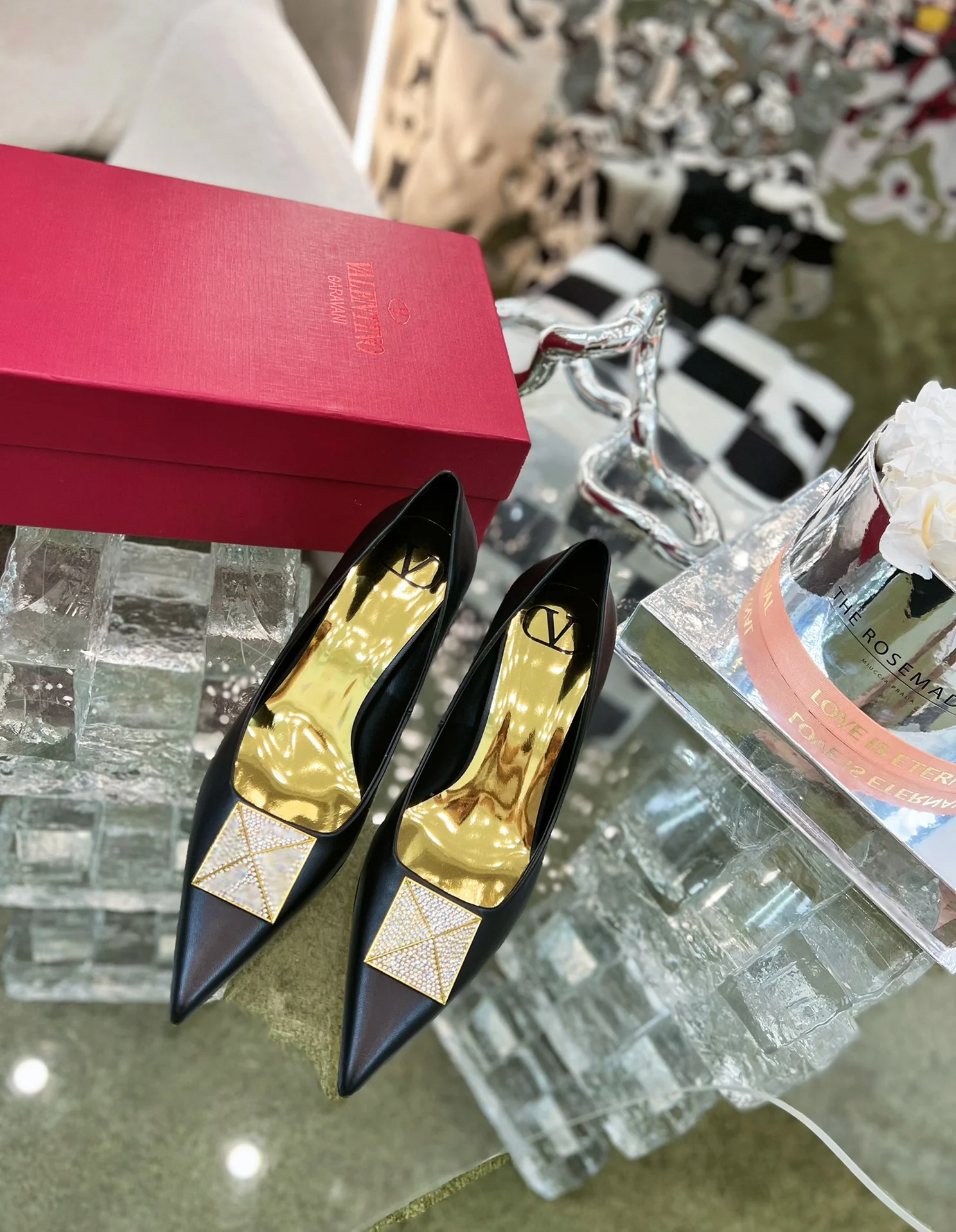 Valentino - Новинка начала осени 2022 года - Туфли на среднем каблуке с заклепками - 1