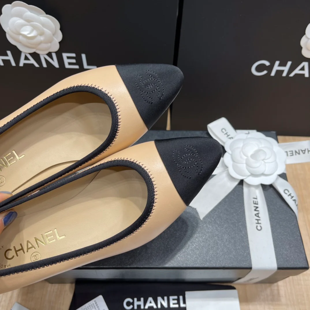 Chanel - Абрикосовые балетки с острым носком