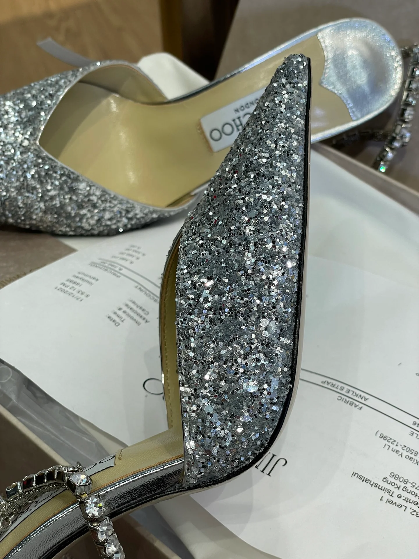 Jimmy - Весна/Лето 2022 - Цепочка на щиколотку со стразами - Туфли на высоком каблуке с острым носком