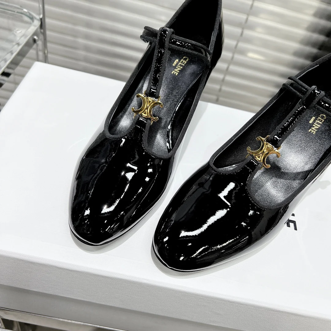 Celine - Новинки сезона весна/лето 2023 - Туфли Мэри Джейн