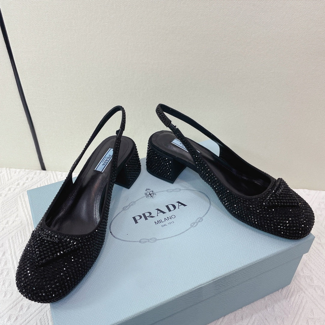 Туфли Prada - туфли-мэри-джейн на низком каблуке, украшенные стразами - черные