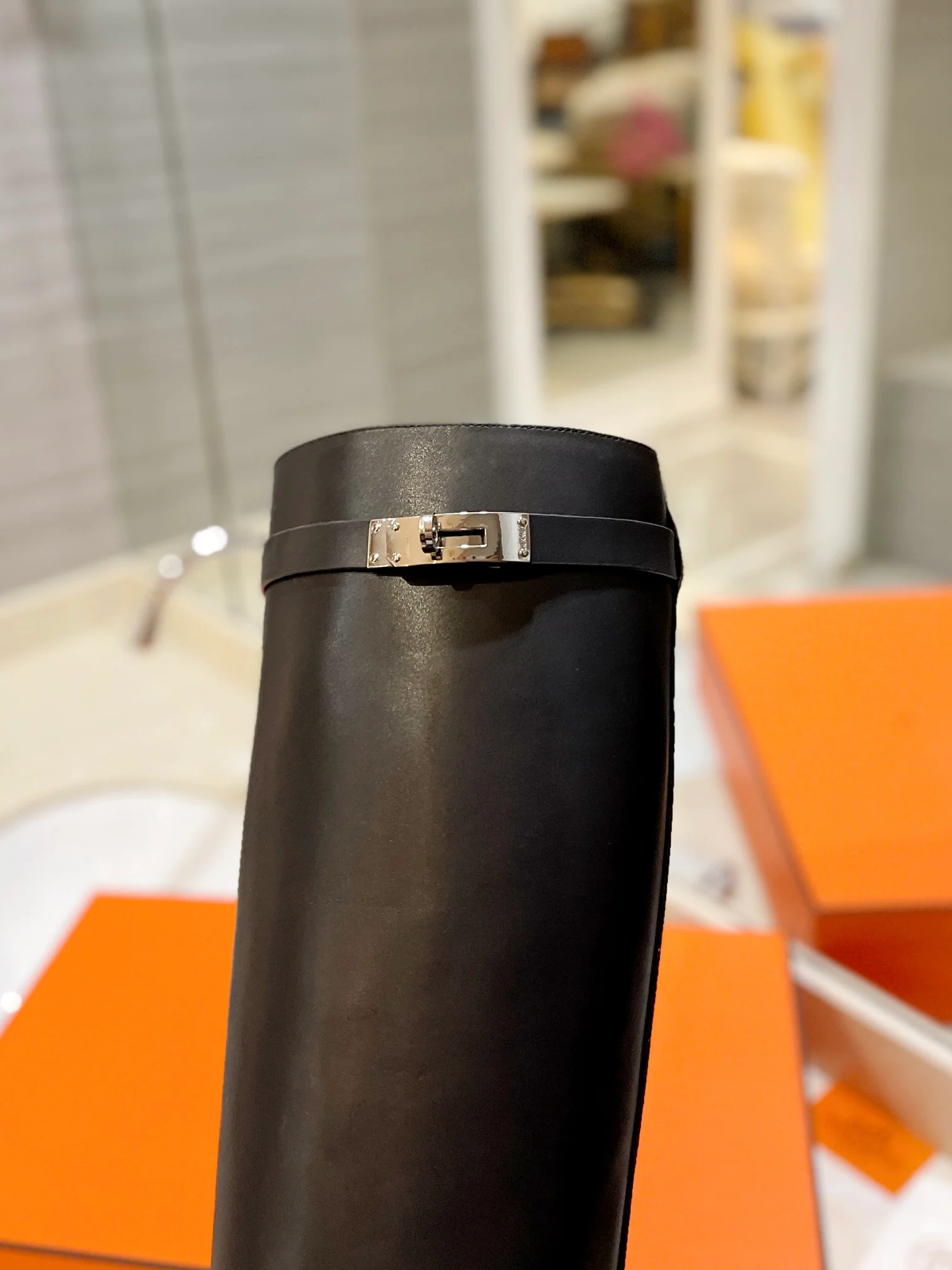 Классические сапоги Hermes Kelly с пряжкой - черные