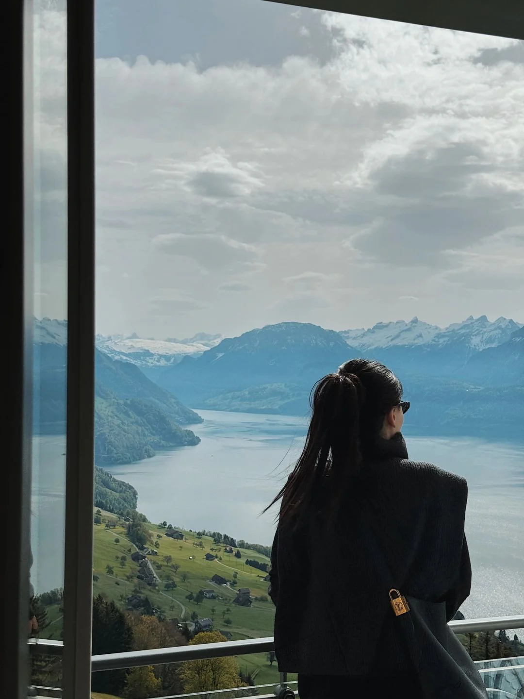 LV-m25352-low-key-hobo-pm сумка-черная