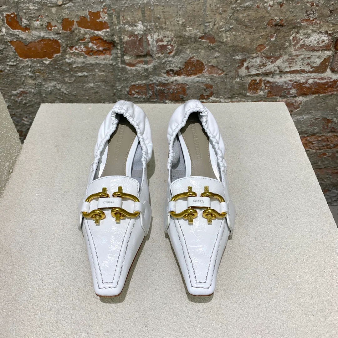 Новый ассортимент обуви на официальном сайте BV-22s — размеры 35-39-34-40-41, возможен индивидуальный заказ, возврат или обмен невозможен.