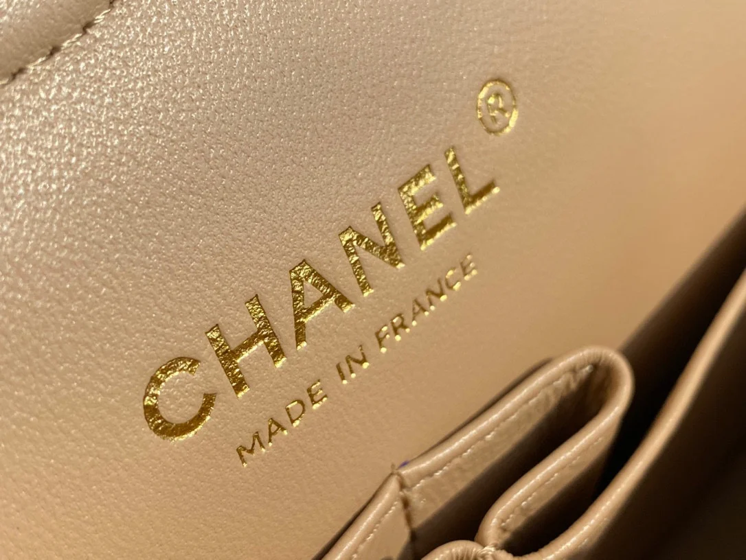 Часы Chanel CF Medium 25cm Milk Tea Apricot Lambskin with Light Gold Buckle CF25