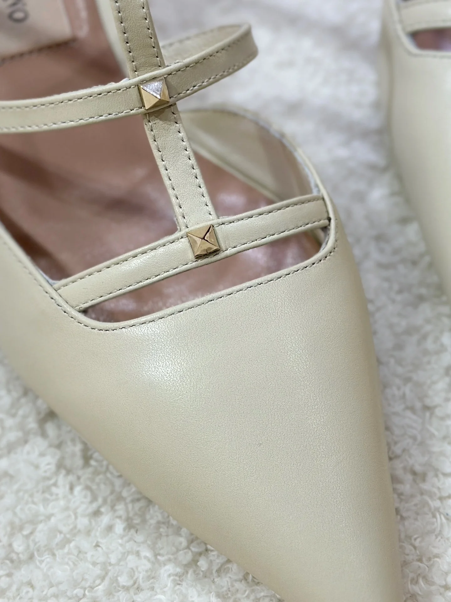 Сандалии Valentino 2024 с тремя ремешками и открытой пяткой - белые