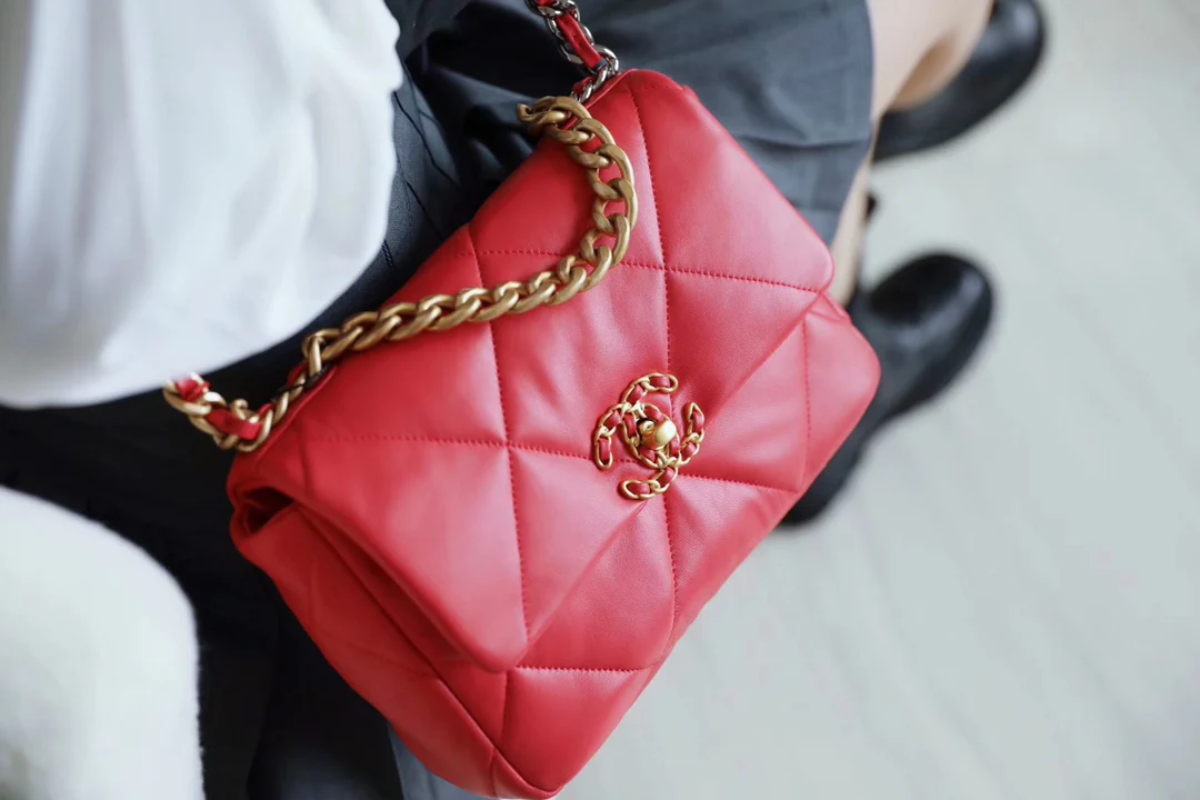 Сумка Chanel 19 - маленькая, кораллово-красная