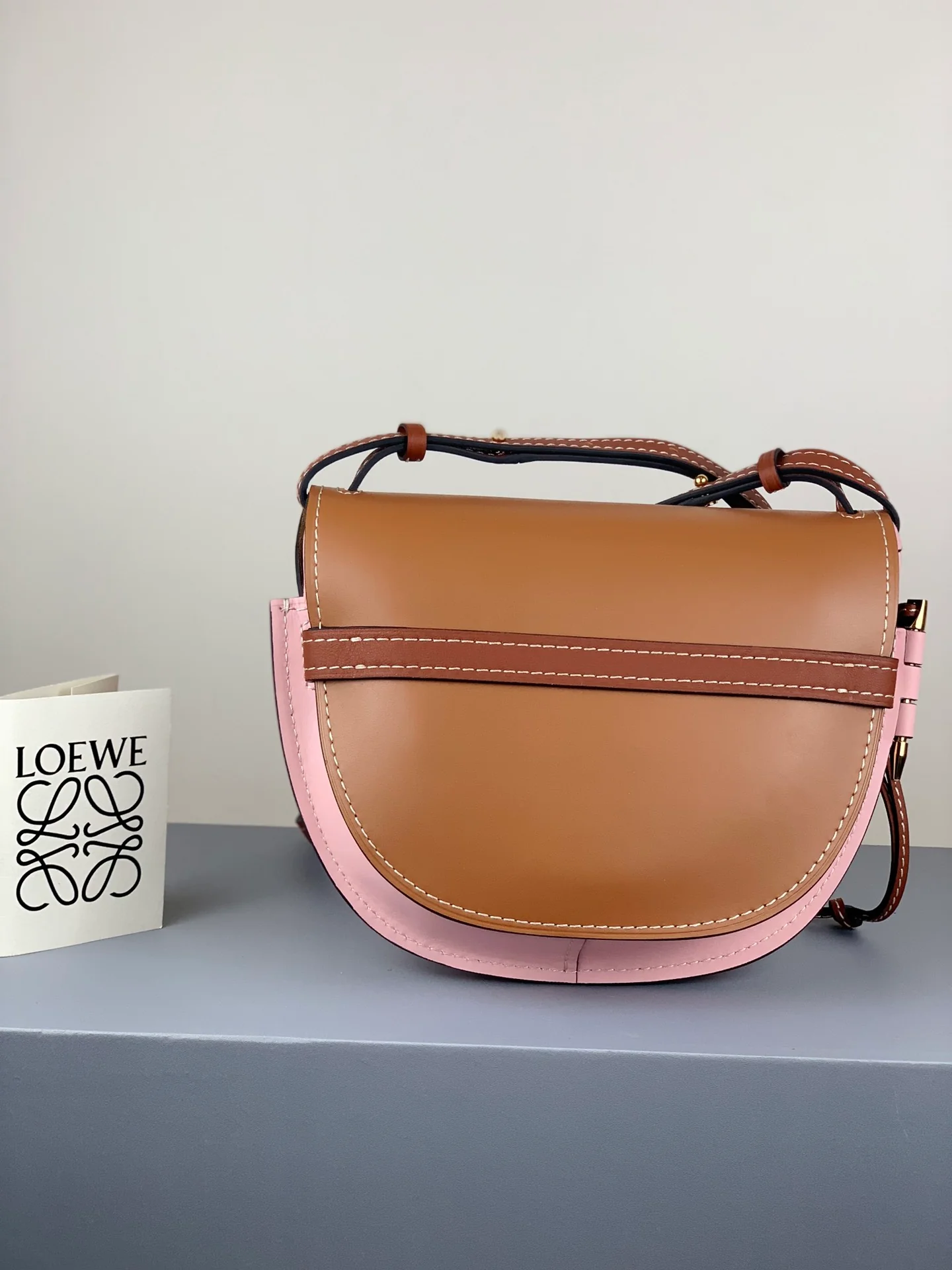 Loewe-gate-small-20x19x11-5-cm