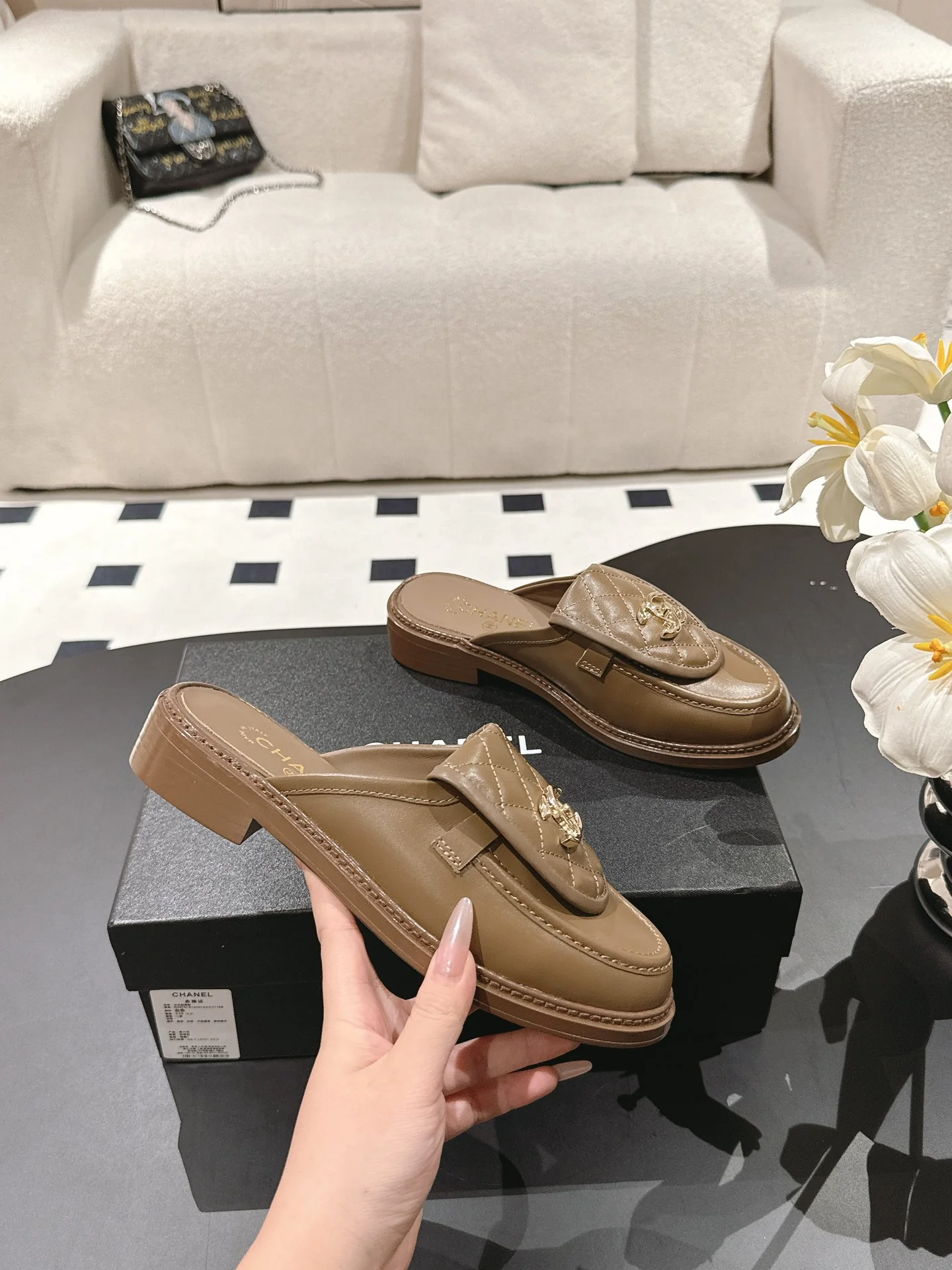 Сандалии Chanel 2024 в клетку - кофейно-коричневые