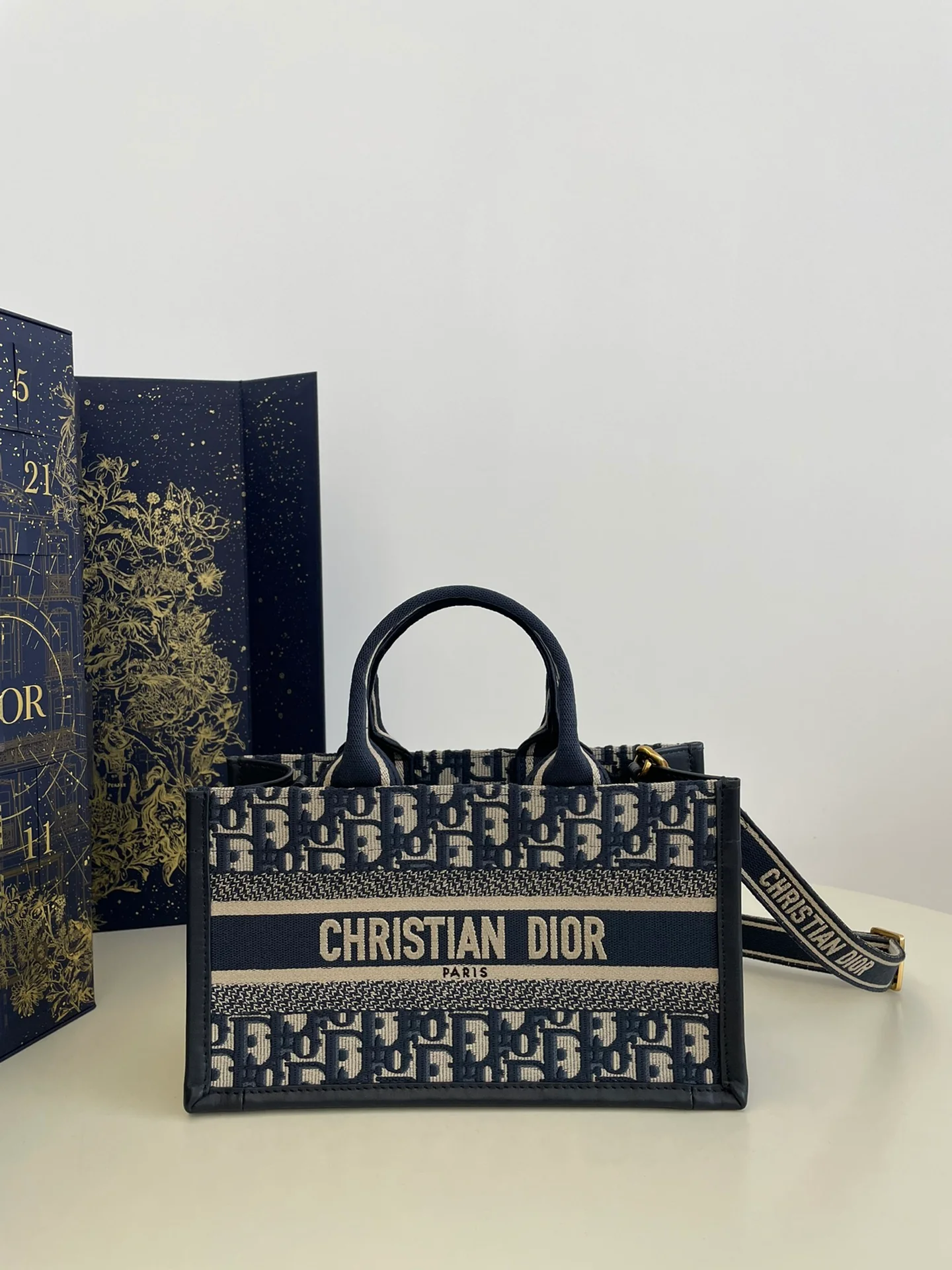 Мини-сумка-тоут Dior с монограммой