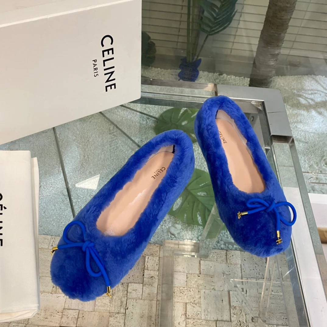 Лоферы Celine 22FW Осень/Зима, новая модель, с подвеской в ??виде Триумфальной арки.