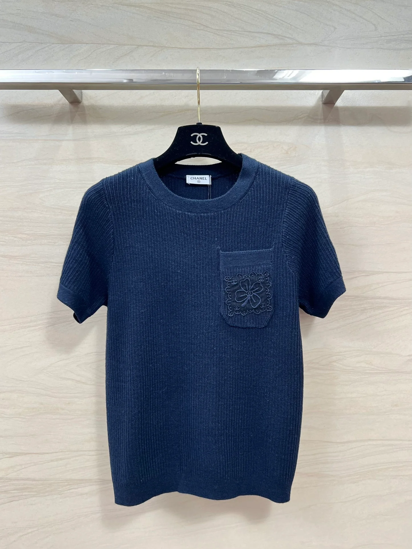 Chanel 2403 - Вязаный топ с короткими рукавами и вышивкой 