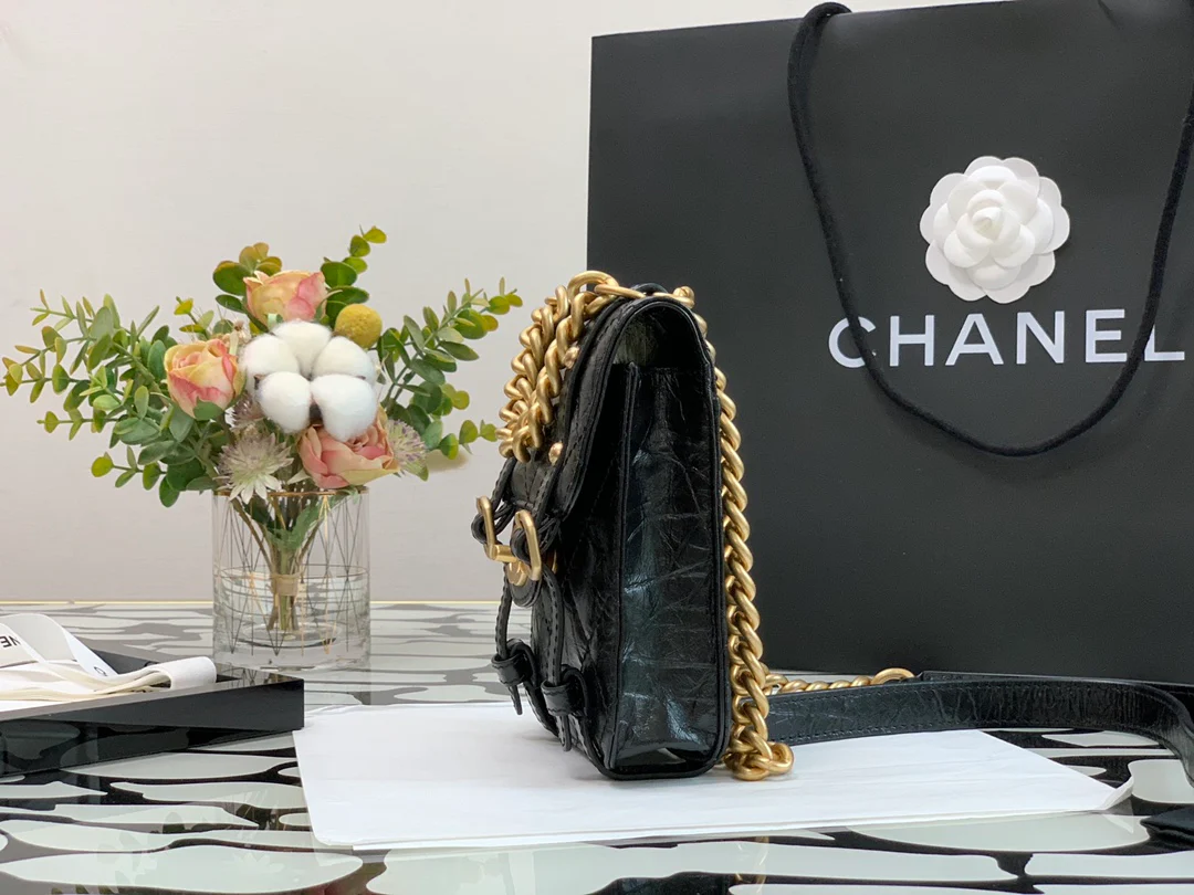 Коллекция Chanel осень/зима - сумка с вертикальным клапаном - сумка-мессенджер