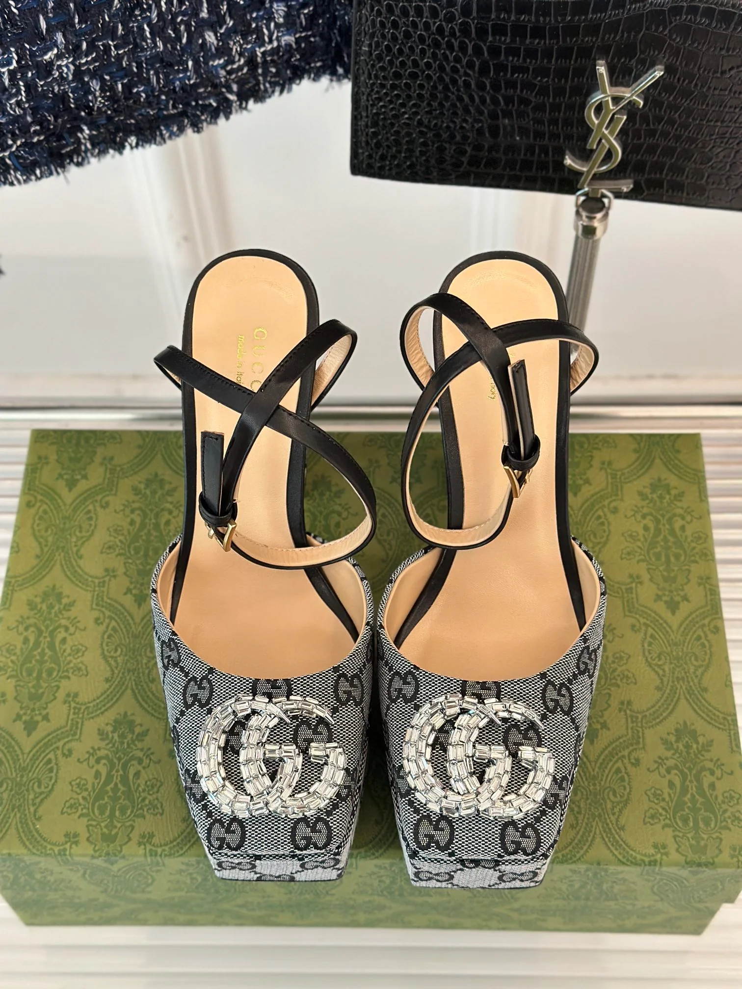 Босоножки на высоком каблуке Gucci 2024 — серые