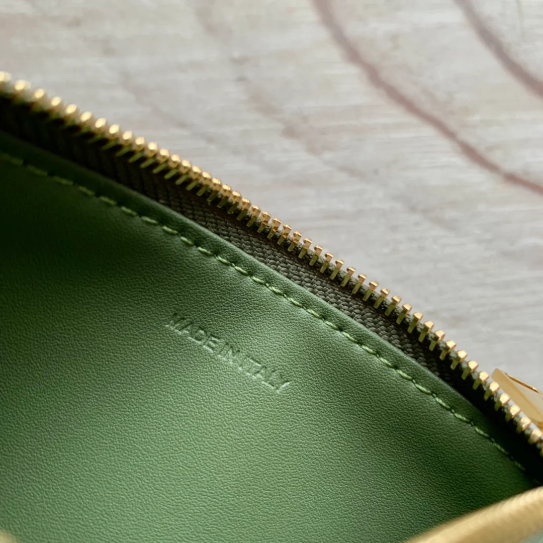 Кардхолдер Celine из зернистой телячьей кожи с застежкой-молнией