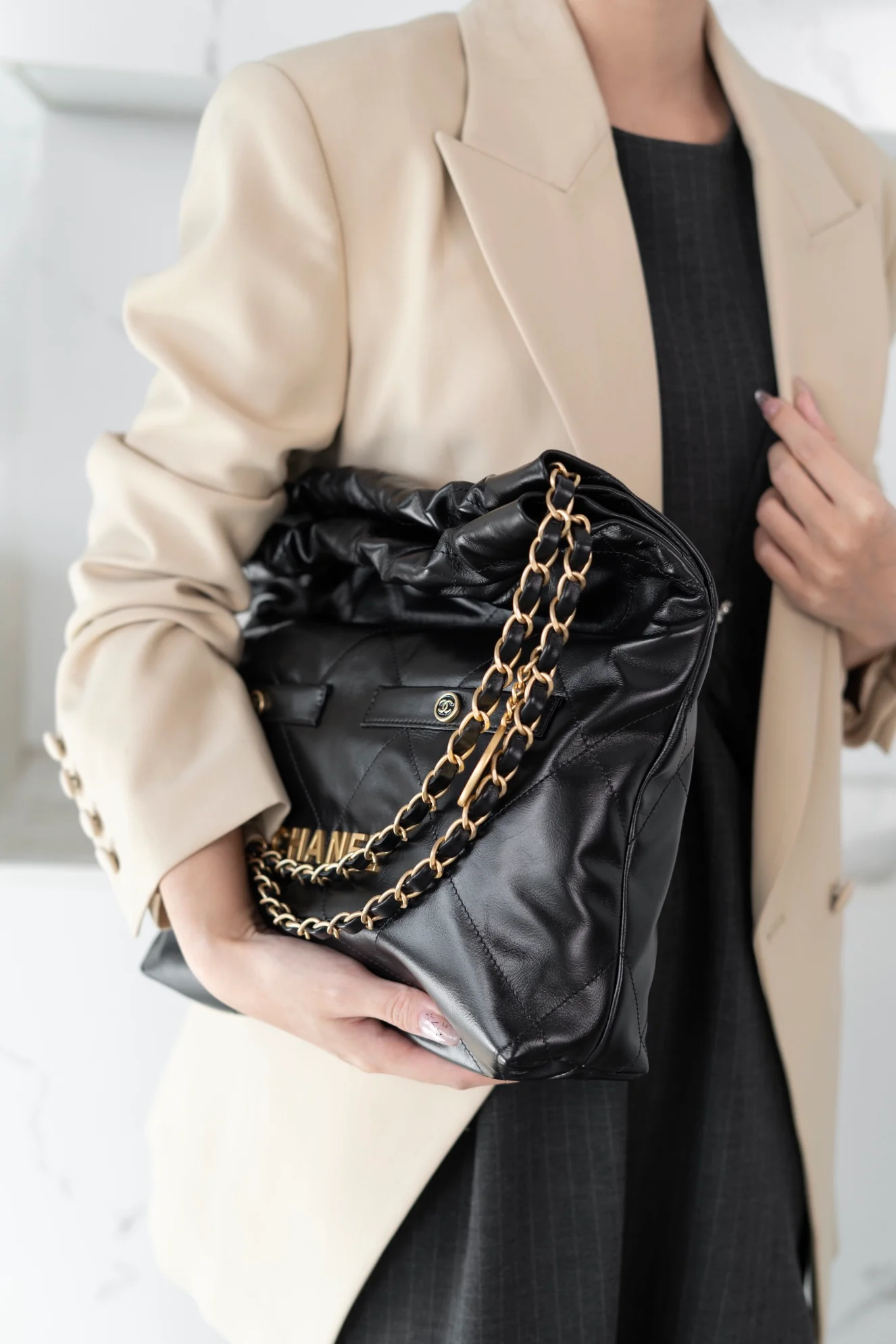 Мусорный мешок Chanel 22bag с двумя карманами, маленький, черный.