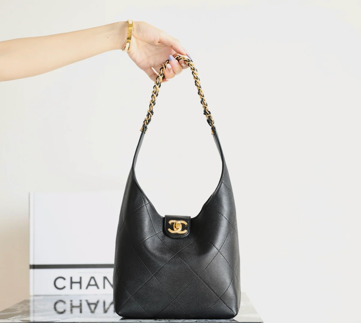 Сумка-хобо Chanel 25p Small Hippie Bag - черная