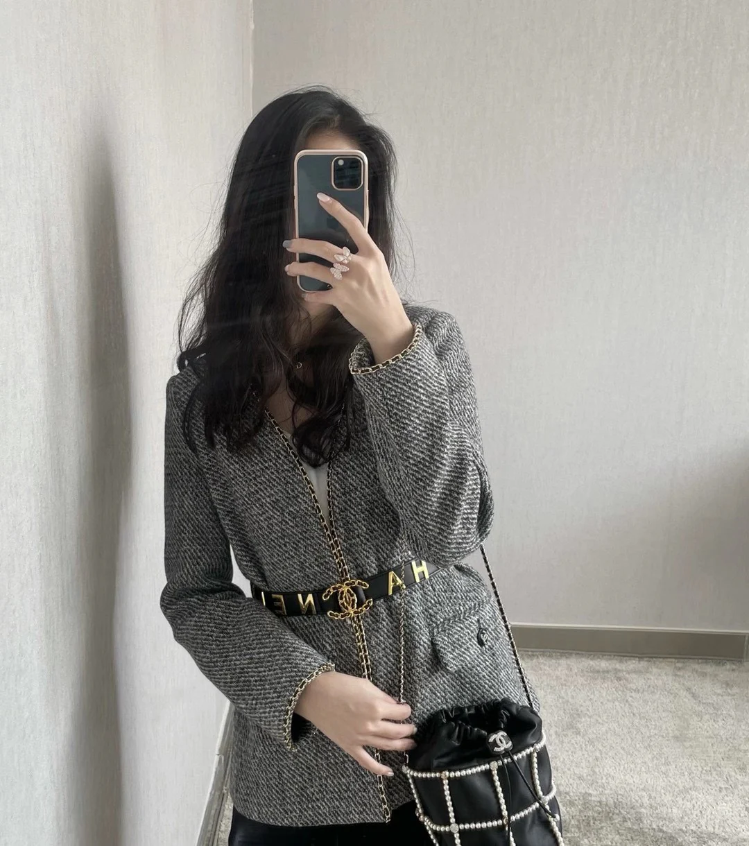 Сумка-ведро Chanel с жемчужным декором на завязках