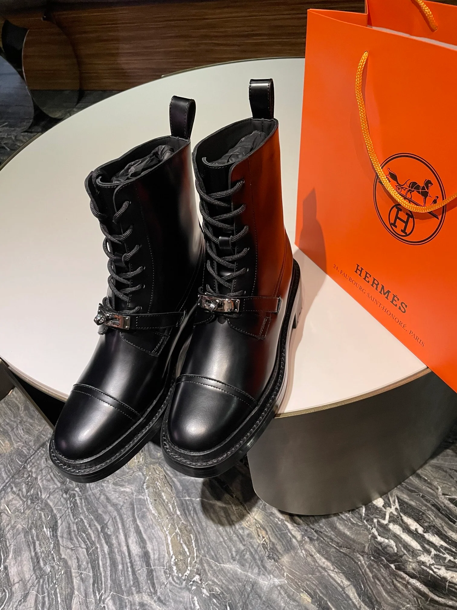 Новинка сезона осень/зима 2022 от Hermes - ботинки Martin с пряжкой H.