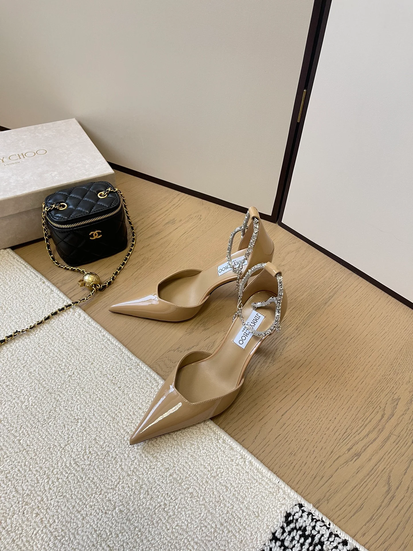 Босоножки на высоком каблуке с острым носком Jimmy 2024 - Кофейно-коричневые