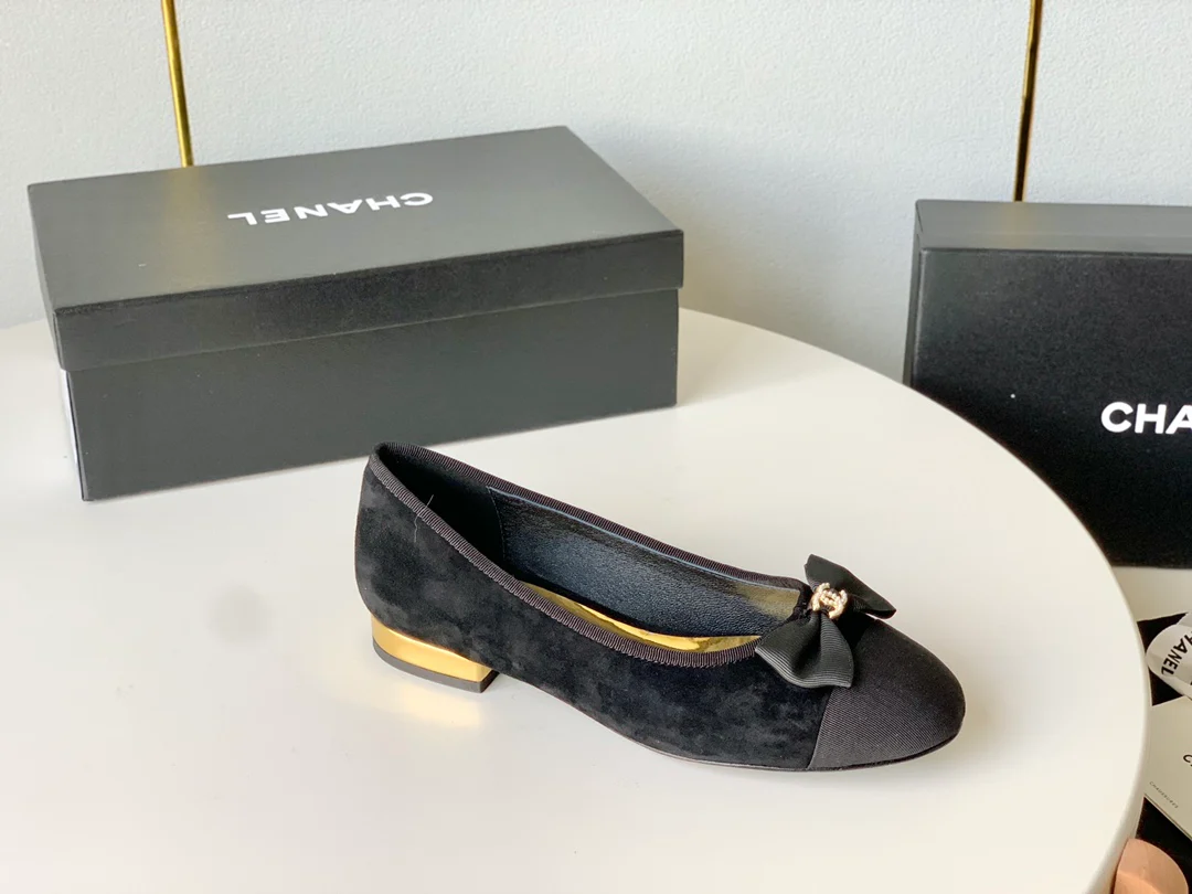 Замшевые туфли Chanel с бантом - черные