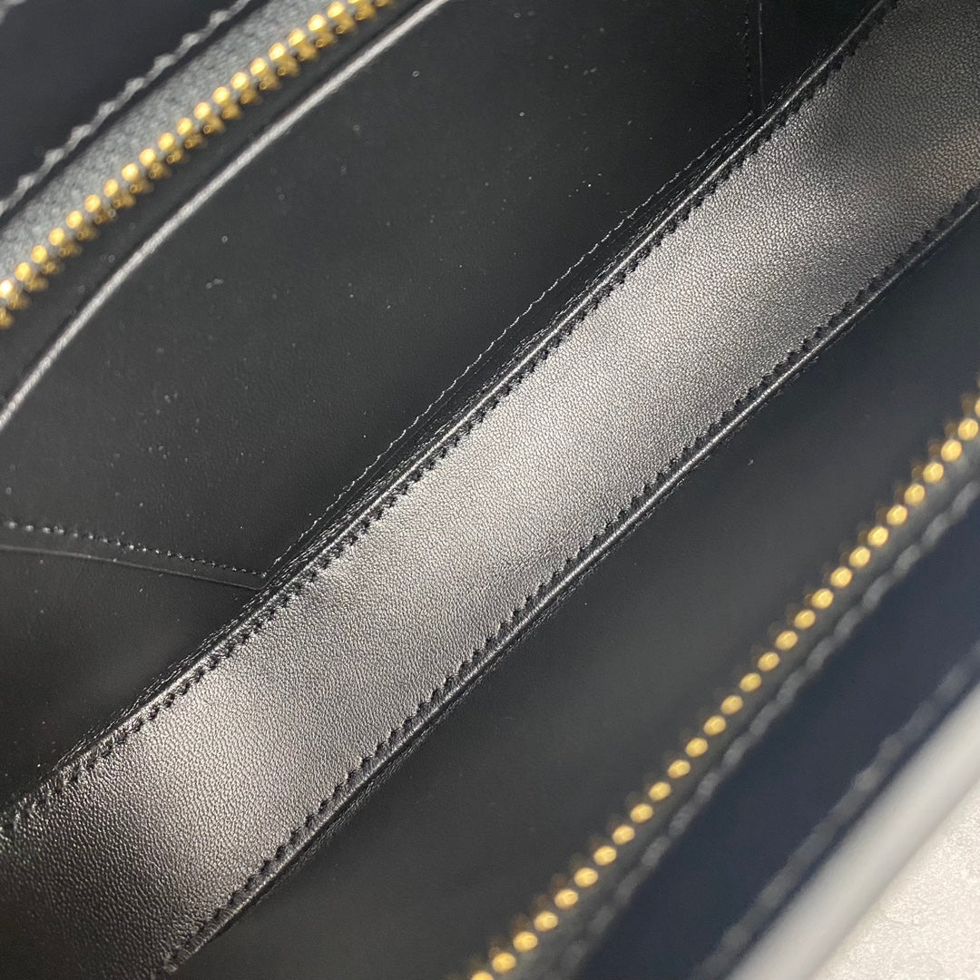 Сумка Celine Tillt - черная (подмышечная сумка)