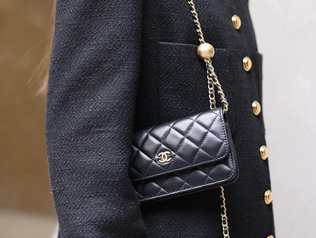 Chanel - Chanel - Золотой шар WOC - Черный