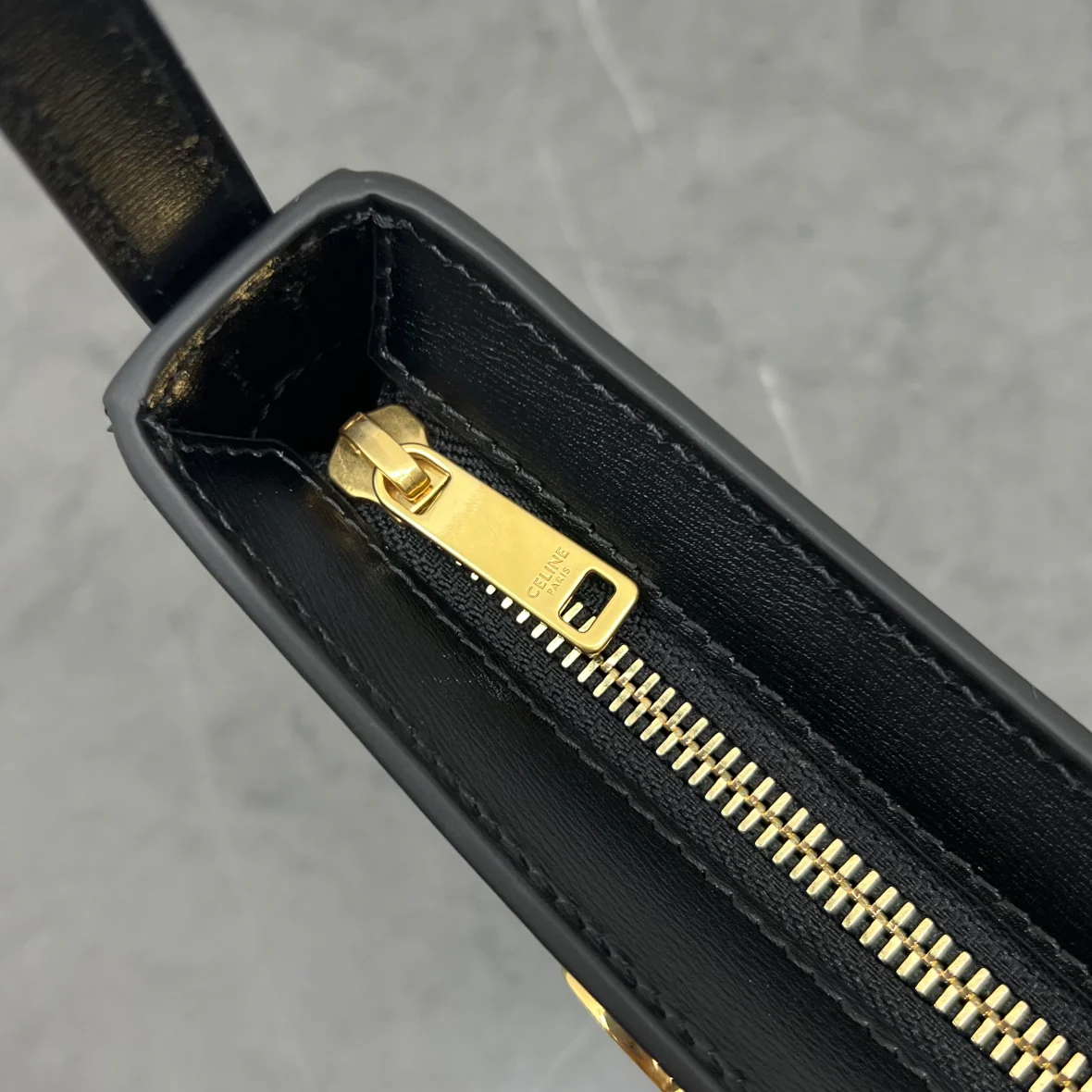 Сумка Celine Tillt - черная (подмышечная сумка)