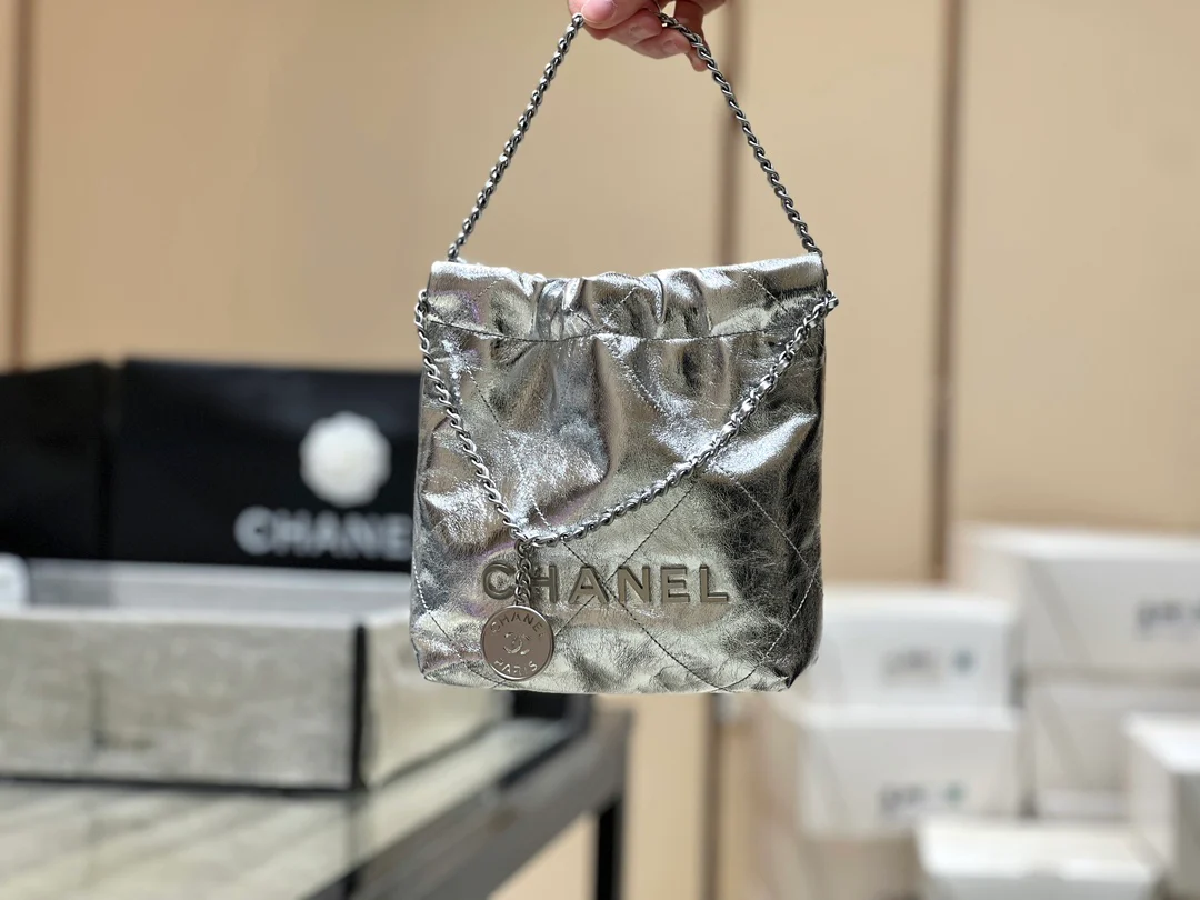 Миниатюрная металлическая кожаная мусорная сумка Chanel 25c - серебристая
