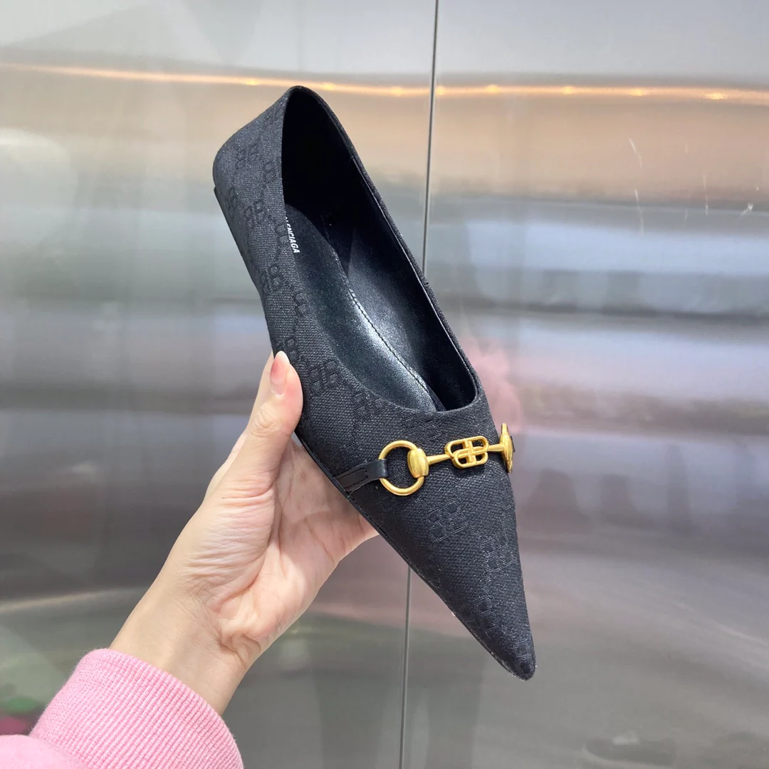 Коллекция Balenciaga - балетки с острым носком