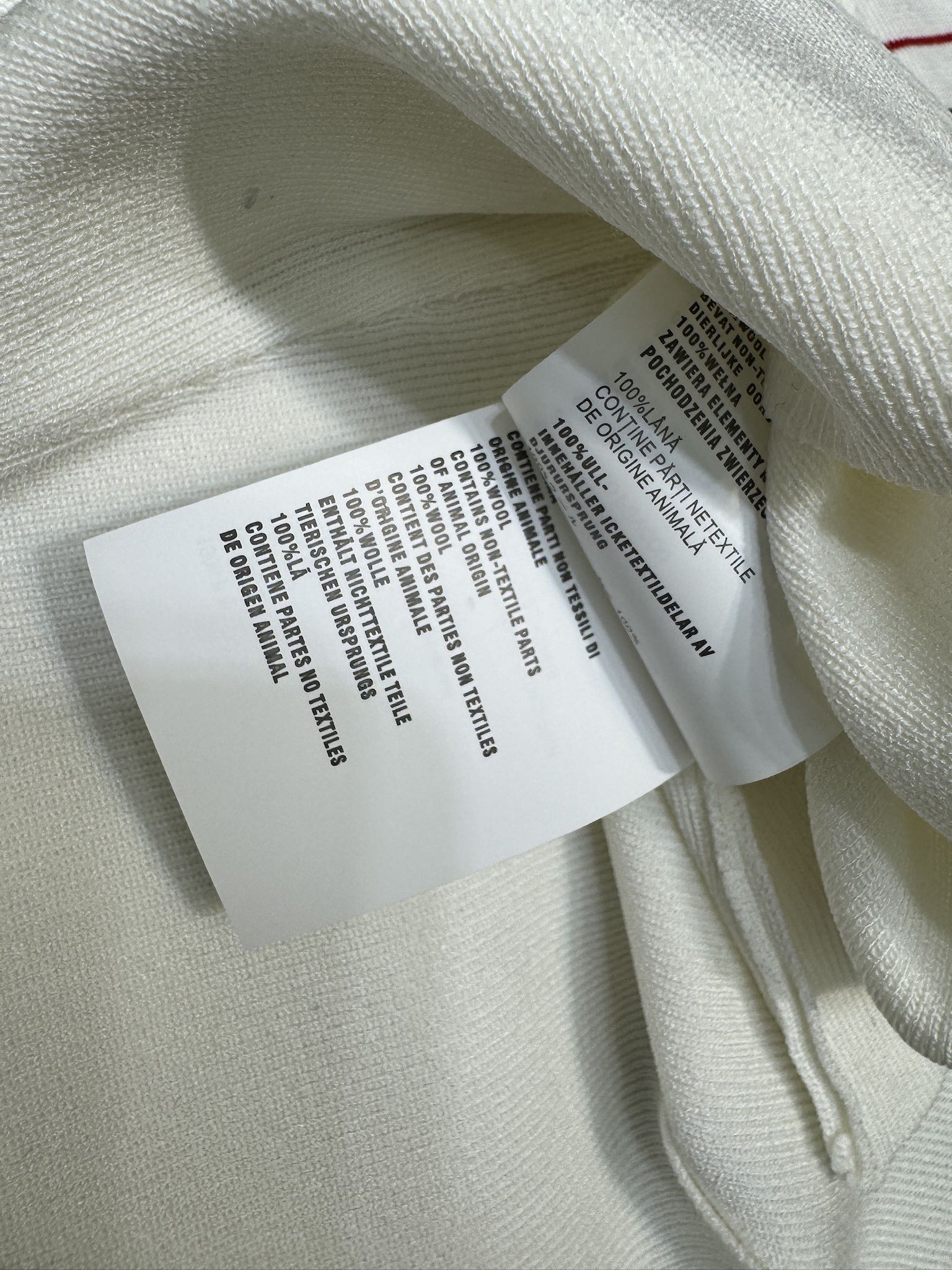 Жилет Miu Miu-2404 из плотной трикотажной ткани с объемной вышивкой бисером, белый.