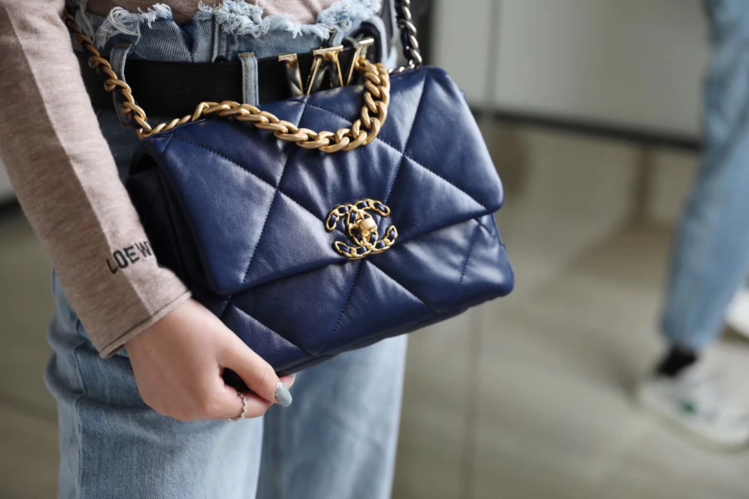 Сумка Chanel 19 - маленькая, темно-синяя
