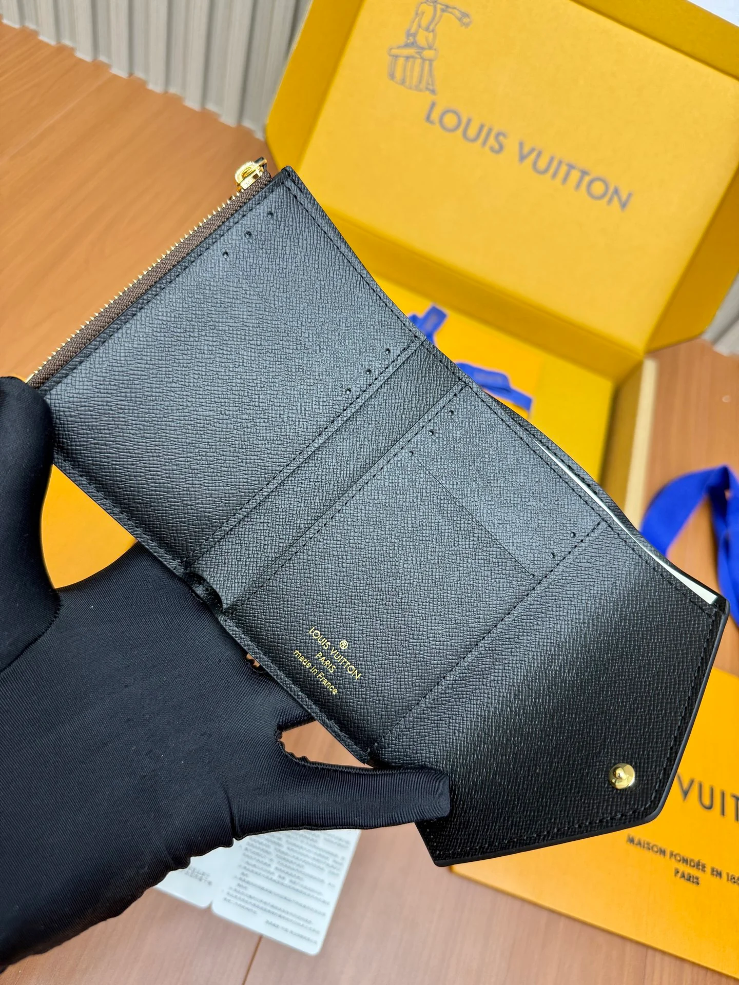 Кошелек LV-m81557 из цельной стали