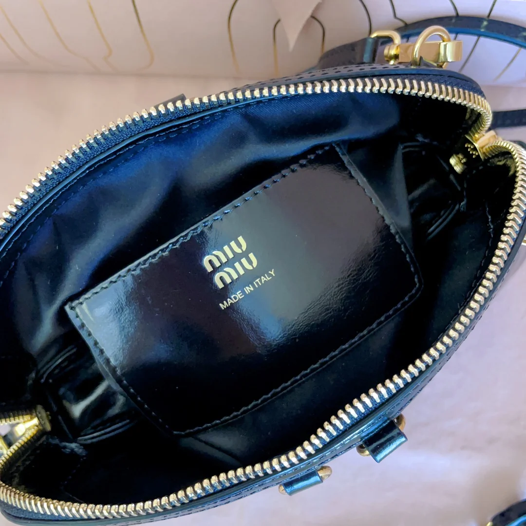 Рюкзак Miu Miu 5bf131 Shell Backpack - черный