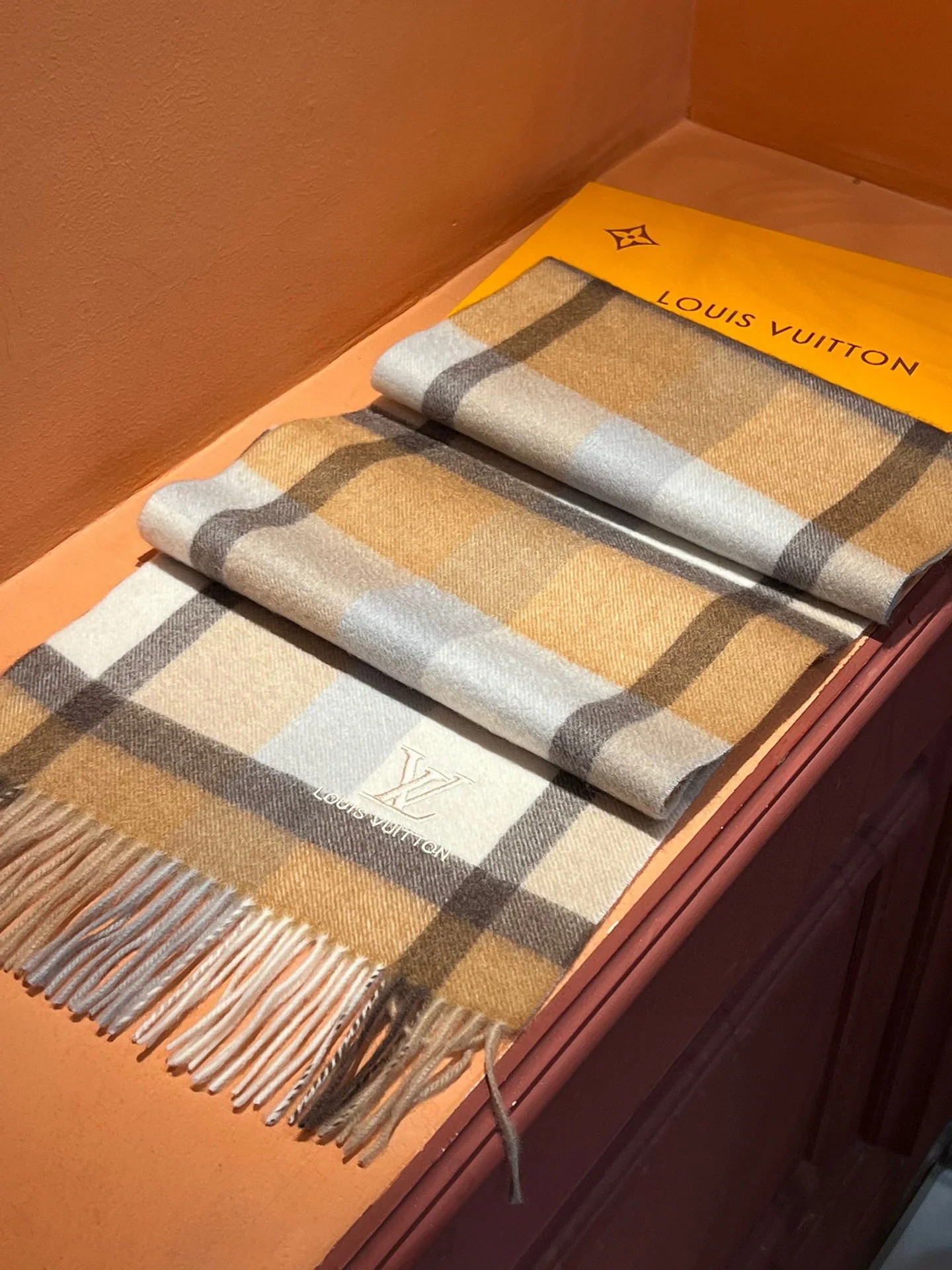 Классический клетчатый шарф LV 2024 - коричневый