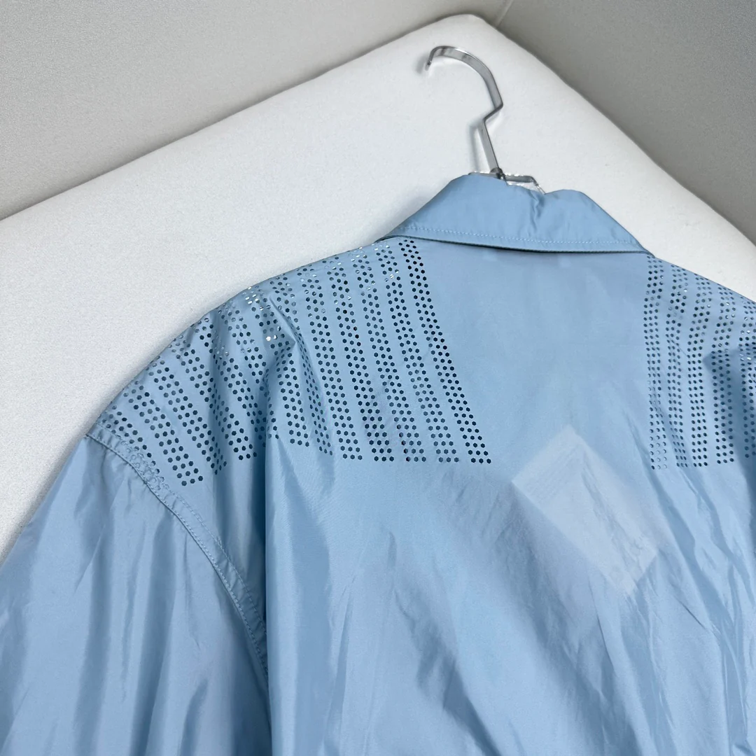 Miu Miu - Новая коллекция Весна/Лето 2024: Платье Miu с воротником и буквенным принтом