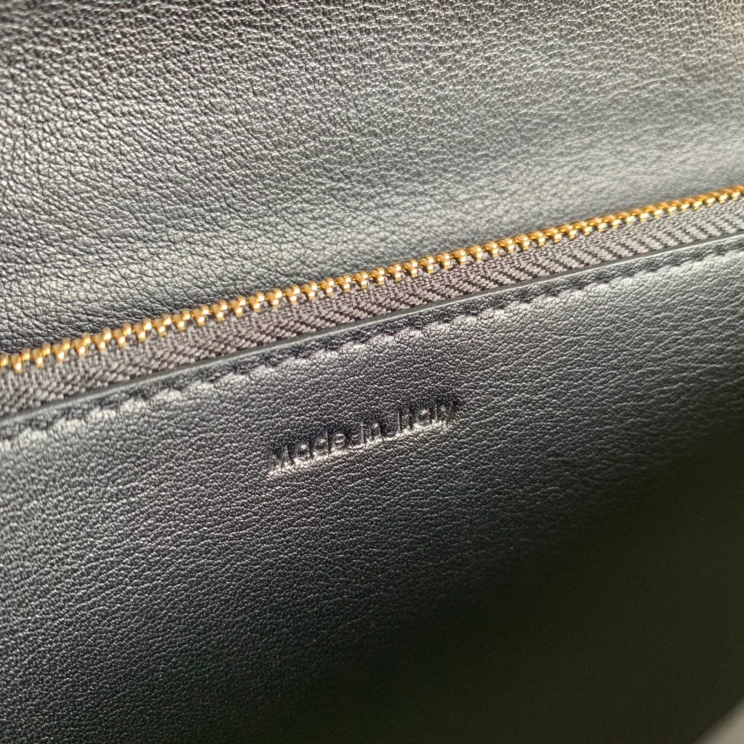 Черно-белый кошелек-книжка Celine